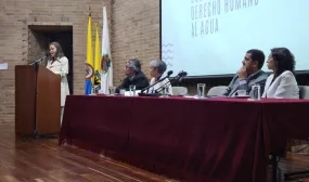 FOTOGRAFÍA MINISTRA DE VIVIENDA HELGA MARÍA RIVAS EN INTERVENCIÓN DURANTE EL FORO AGUA COMO BIEN COMÚN