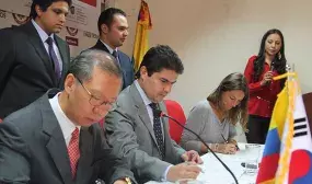 Colombia y Corea firman acuerdo de cooperación para el desarrollo del Plan Maestro del Macroproyecto Ecociudad Navarro de Cali Colombia y Corea firman acuerdo de cooperación para el desarrollo del Plan Maestro del Macroproyecto Ecociudad Navarro de Cali