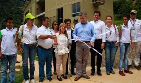Gobierno Santos cumplio con la reconstruccion de Salgar en tiempo record Gobierno Santos cumplio con la reconstruccion de Salgar en tiempo record