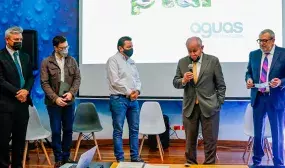 Acto oficial de firma del contrato. Foto: Cortesía Aguas de Manizales.