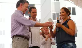 Presidente Santos sorprendio a 755 familias de Barrancabermeja con casas gratis Presidente Santos sorprendio a 755 familias de Barrancabermeja con casas gratis