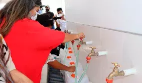El Gobierno Nacional ha entregado 3 módulos de pilas públicas: Casa Azul, Wimpeshi y Sararao; esta última aporta el 2,16 % de aumento en la cobertura de acueducto en zonas dispersas de la Alta y la Media Guajira. Foto: (MVCT)
