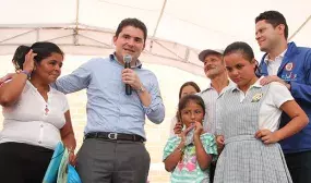 Un total de 126 familias de Mesitas del Colegio Cundinamarca recibieron hoy las escrituras de sus viviendas gratis Un total de 126 familias de Mesitas del Colegio Cundinamarca recibieron hoy las escrituras de sus viviendas gratis