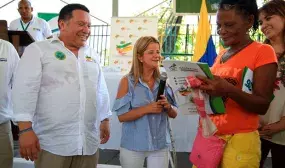 Minvivienda entrego a 400 familias los titulos de propiedad de sus viviendas en Cartagena Minvivienda entrego a 400 familias los titulos de propiedad de sus viviendas en Cartagena