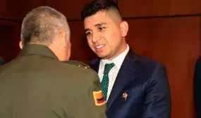 El ministro de Vivienda Jonathan Malagon fue condecorado por la Direccion de Proteccion y Servicios Especiales de la Policia Nacional El ministro de Vivienda Jonathan Malagon fue condecorado por la Direccion de Proteccion y Servicios Especiales de la Policia Nacional