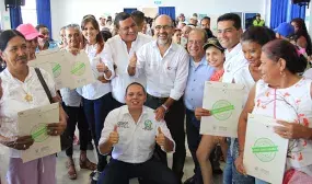 En Cienaga 838 familias de escasos recursos recibieron los titulos de propiedad de sus casas En Cienaga 838 familias de escasos recursos recibieron los titulos de propiedad de sus casas