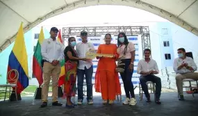 Ministra Susana Correa entrega viviendas con subsidios VIPA en Ciudadela La Paz, Cartagena. Foto: Sharon Duran (MVCT)