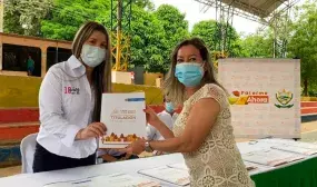 Entrega de 10 títulos al logro del actual Gobierno de 60 mil en el país.