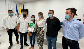 Familias de Sahagún en el departamento de Córdoba, reciben el título de propiedad de su vivienda (MVCT)