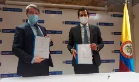 De izquierda a derecha: Alvaro Berriel, representante de KfW para Colombia y Ecuador ; Jose Luis Acero, viceministro de Agua y Saneamiento Básico. Foto: Yohana Cabrera. (MVCT)