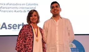 En el sector de la Vivienda avanzamos hacia una politica de Estado para el crecimiento y la equidad Jonathan Malagon En el sector de la Vivienda avanzamos hacia una politica de Estado para el crecimiento y la equidad Jonathan Malagon