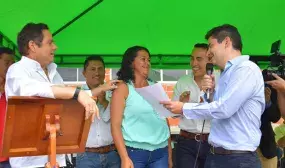 Estamos cerrando un ano muy exitoso para la vivienda en todo el pais Ministro Henao Cardona Estamos cerrando un ano muy exitoso para la vivienda en todo el pais Ministro Henao Cardona