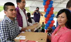 80 hogares en extrema pobreza de Dosquebradas Risaralda ahora tienen viviendas gratis computadores e Internet 80 hogares en extrema pobreza de Dosquebradas Risaralda ahora tienen viviendas gratis computadores e Internet