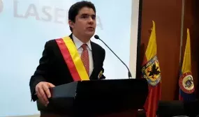 Ministro de Vivienda Luis Felipe Henao Cardona fue condecorado por el Concejo de Bogota Ministro de Vivienda Luis Felipe Henao Cardona fue condecorado por el Concejo de Bogota