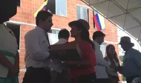 Minvivienda cumple a los caquetenos con la entrega de conexiones digitales a beneficiarios de vivienda gratuita Minvivienda cumple a los caquetenos con la entrega de conexiones digitales a beneficiarios de vivienda gratuita