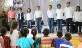 Gobierno firmo contrato por 15 mil millones para construccion de viviendas en Salgar Antioquia Gobierno firmo contrato por 15 mil millones para construccion de viviendas en Salgar Antioquia