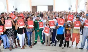 Mas de mil familias de Cordoba dejaron de vivir en la ilegalidad Elsa Noguera Mas de mil familias de Cordoba dejaron de vivir en la ilegalidad Elsa Noguera