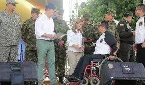 Heroes de Colombia heridos en combate reciben subsidios de vivienda como regalo de Navidad Heroes de Colombia heridos en combate reciben subsidios de vivienda como regalo de Navidad