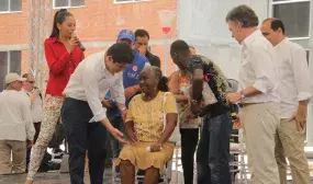 Hoy el presidente Santos y el Ministro de Vivienda sortearon 966 viviendas gratis en Barranquilla Hoy el presidente Santos y el Ministro de Vivienda sortearon 966 viviendas gratis en Barranquilla