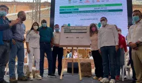 Firma de convenios para construir 1.000 viviendas rurales en el Pacífico colombiano. Foto: prensa (MVCT)