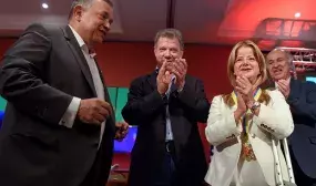 Ministra Elsa Noguera recibe maxima condecoracion al Merito Notarial Ministra Elsa Noguera recibe maxima condecoracion al Merito Notarial