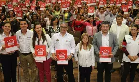 Mas de 400 familias recibieron hoy los titulos de propiedad de sus viviendas en Popayan Mas de 400 familias recibieron hoy los titulos de propiedad de sus viviendas en Popayan