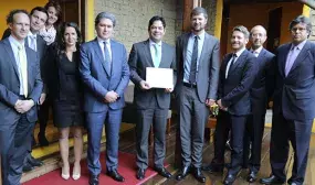 Ministro Luis Felipe Henao recibe reconocimiento por impulso a decreto de construccion sostenible Ministro Luis Felipe Henao recibe reconocimiento por impulso a decreto de construccion sostenible