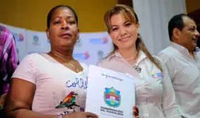 Familias de escasos recursos en Santa Marta recibieron totalmente gratis el titulo de propiedad de sus viviendas Familias de escasos recursos en Santa Marta recibieron totalmente gratis el titulo de propiedad de sus viviendas