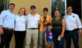 120 familias de San Luis Antioquia recibieron de manos del Ministro Jonathan Malagon las llaves de sus viviendas