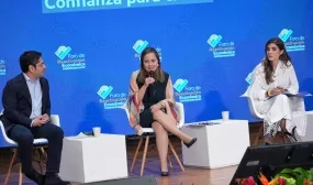 Imagen de la Ministra de Vivienda Helga María Rivas, interviniendo en el Foro de Reactivación Económica.