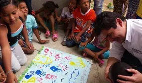 A 641 familias pobres de Magdalena les cambió la vida hoy, luego de una casa gratis en el sorteo que presidió el Ministro de Vivienda, Luis Felipe Henao Cardona