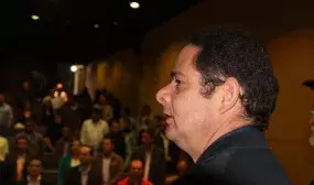 Caldas, primera estación de Vargas Lleras en el lanzamiento de subastas para constructores VIP en el eje cafetero