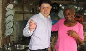 En Apartadó, Minvivienda hizo entrega de inodoros, duchas, lavaderos y lavaplatos a familias pobres