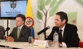 En Cumbre Internacional de Vivienda, Vargas Lleras recibió ratificación de su cargo como Ministro