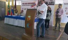 En el Tolima, Vargas Lleras concluyó intenso recorrido de apertura de subastas para viviendas gratis en el sur del país