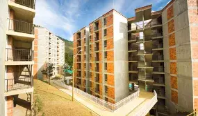 Familias pobres de Medellín recibieron casa gratis