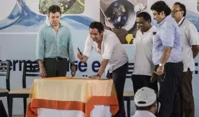 Inversiones por más de 53 mil millones de pesos, para obras de agua y vivienda, suscribió Vargas Lleras en La Guajira