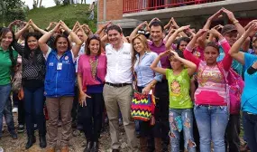 “La única guerra que debemos dar es la que libramos contra la pobreza, y lo estamos logrando con la entrega de la casas gratis”, Minvivienda