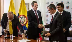 Millonarias inversiones para acueductos del Eje Cafetero suscribió hoy Vargas Lleras en Pereira y Manizales