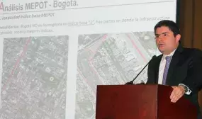 Ministro Henao durante su participación en foro de Fenalco