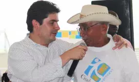 Ministro Henao entregó 187 viviendas gratis a familias desplazadas por la violencia en Cartagena