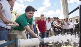 Ministro de Vivienda pone en funcionamiento acueducto regional del Ariari