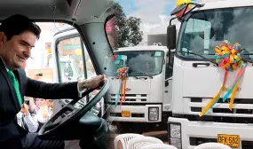 Minvivienda entrega modernos vehículos compactadores para el manejo integral de residuos sólidos en Cundinamarca