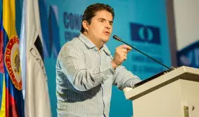 Minvivienda expone en Estados Unidos la política pública de casas gratis para las familias más pobres de Colombia