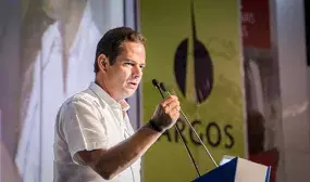 Vargas Lleras confía en un pronto acuerdo con las cajas de compensación para otras 100 mil viviendas