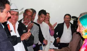 Vargas Lleras fue condecorado por los gitanos