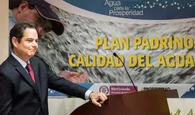 Vargas Lleras lanza Plan Padrino para mejorar calidad de agua en municipios inviables sanitariamente