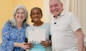 El esfuerzo de este gobierno debe ir hacia las comunidades que nunca han tenido nada. Por eso, nuestra meta de titulación es de 400.000 en todo el país. Foto: Sharon Durán (archivo MVCT).