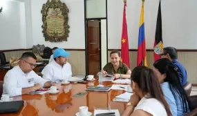 FOTOGRAFÍA MINISTRA DE VIVIENDA HELGA RIVAS Y VICEMINISTRO DE AGUA EDWARD LIBREROS EN ASISTENCIA TÉCNICA A AUTORIDADES DE CATATUMBO