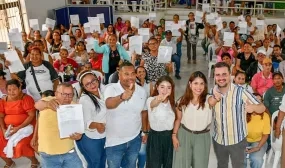 FOTOGRAFIA viceministra de Vivienda Aydeé Marsiglia EN DIALOGO CON con 153 familias de la urbanización Villa Karen del corregimiento de Chochó en Sincelejo